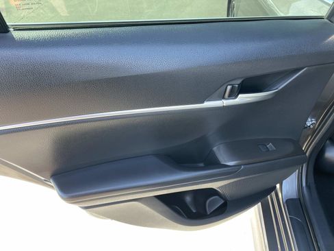 Used 2023 Toyota Camry SE image 19