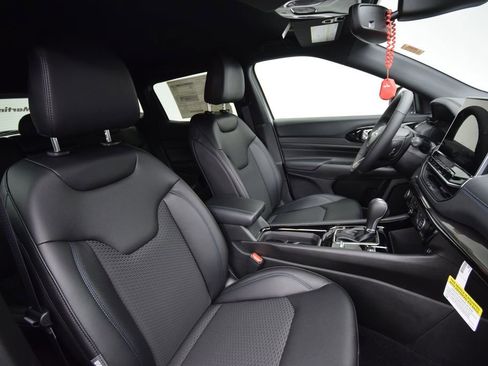 New 2026 Jeep Compass Latitude image 17