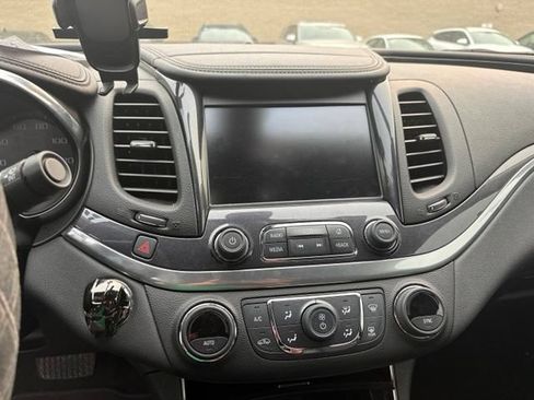 Used 2019 Chevrolet Impala LT FWD image 13
