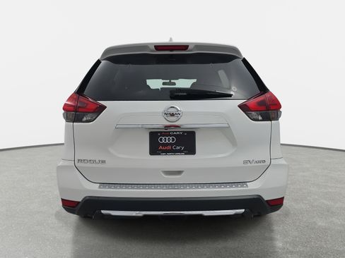 Used 2017 Nissan Rogue SV w/ SV Premium Package image 6