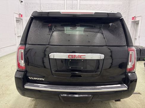 Used 2017 GMC Yukon Denali image 4