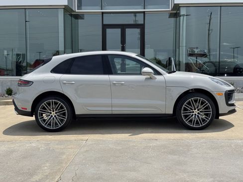 Certified 2025 Porsche Macan AWD/4WD image 8