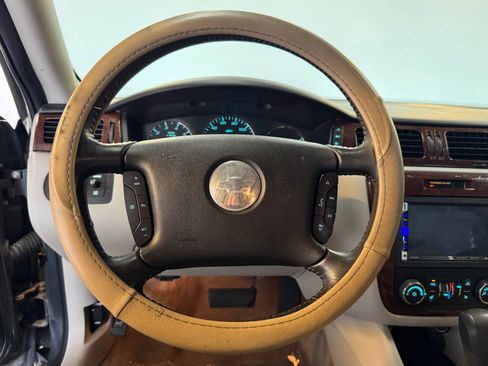 Used 2011 Chevrolet Impala LTZ image 16