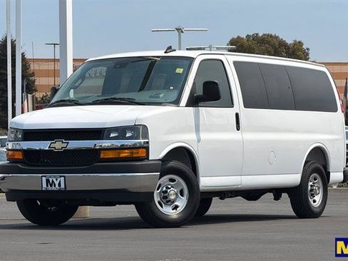 Used 2025 Chevrolet Express 2500 LT w/ LT Preferred Equipment Group RWD image 8