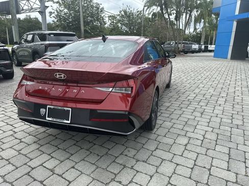 Used 2025 Hyundai Elantra SEL FWD image 36