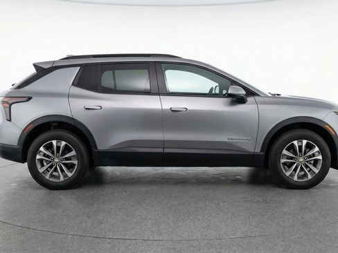 Used 2025 Chevrolet Equinox LT FWD image 11