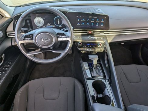 Certified 2023 Hyundai Elantra SEL w/ Convenience Package image 32