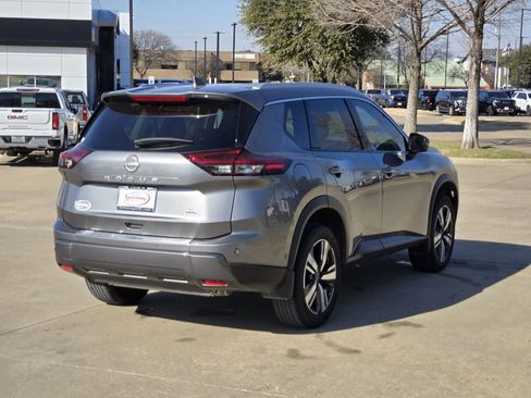 Used 2025 Nissan Rogue SL image 8