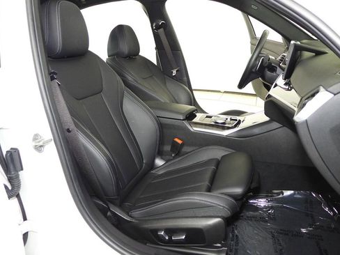 Certified 2023 BMW 330i Sedan w/ Convenience Package RWD image 19