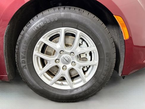 Used 2023 Chrysler Voyager LX image 32