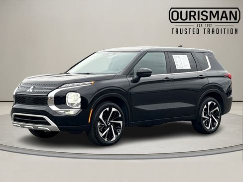 Used 2024 Mitsubishi Outlander SE image 2