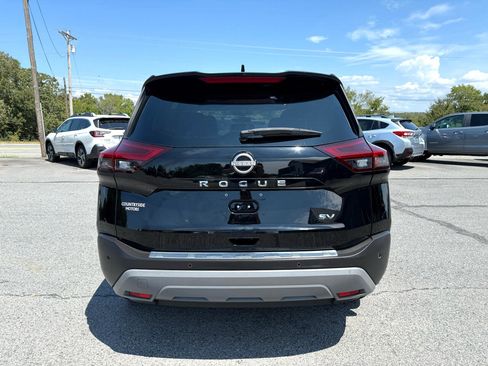 Used 2023 Nissan Rogue SV image 5