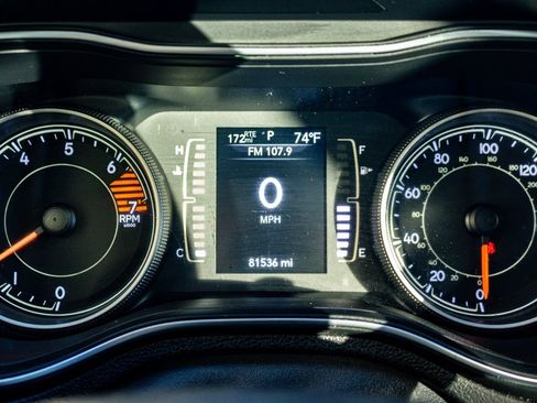 Used 2019 Jeep Cherokee Latitude Plus image 12