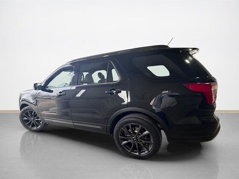 Used 2018 Ford Explorer XLT w/ Equipment Group 202A image 7