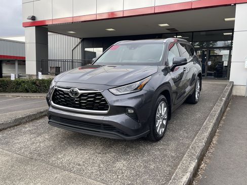 Certified 2020 Toyota Highlander Limited AWD/4WD image 3
