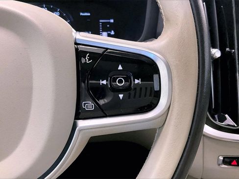 Used 2019 Volvo S60 T6 Momentum w/ Premium Package image 20