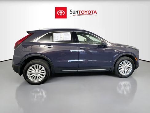 Used 2024 Cadillac XT4 Luxury image 2