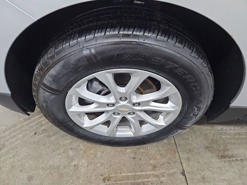 Used 2018 Chevrolet Equinox LT FWD image 14
