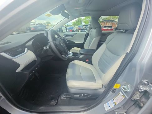 Used 2021 Toyota RAV4 XLE Premium AWD/4WD image 14