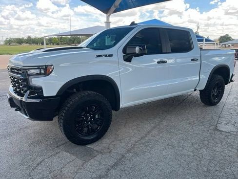 Used 2025 Chevrolet Silverado 1500 ZR2 w/ Technology Package AWD/4WD image 1