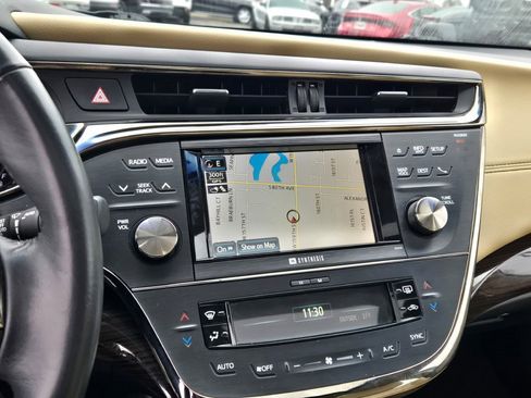 Used 2014 Toyota Avalon Limited image 23