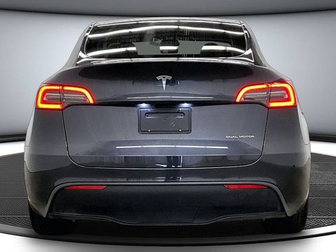 Used 2024 Tesla Model Y Long Range AWD/4WD image 5