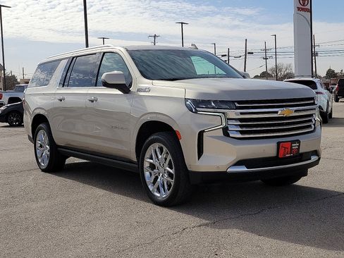 Used 2024 Chevrolet Suburban High Country w/ Advanced Technology Package image 6