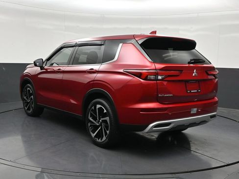 Used 2023 Mitsubishi Outlander SE FWD image 3