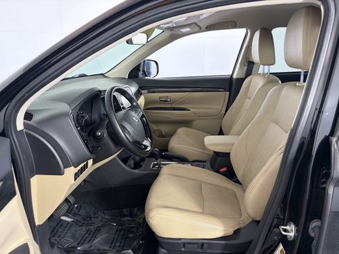 Used 2016 Mitsubishi Outlander SEL AWD/4WD image 6