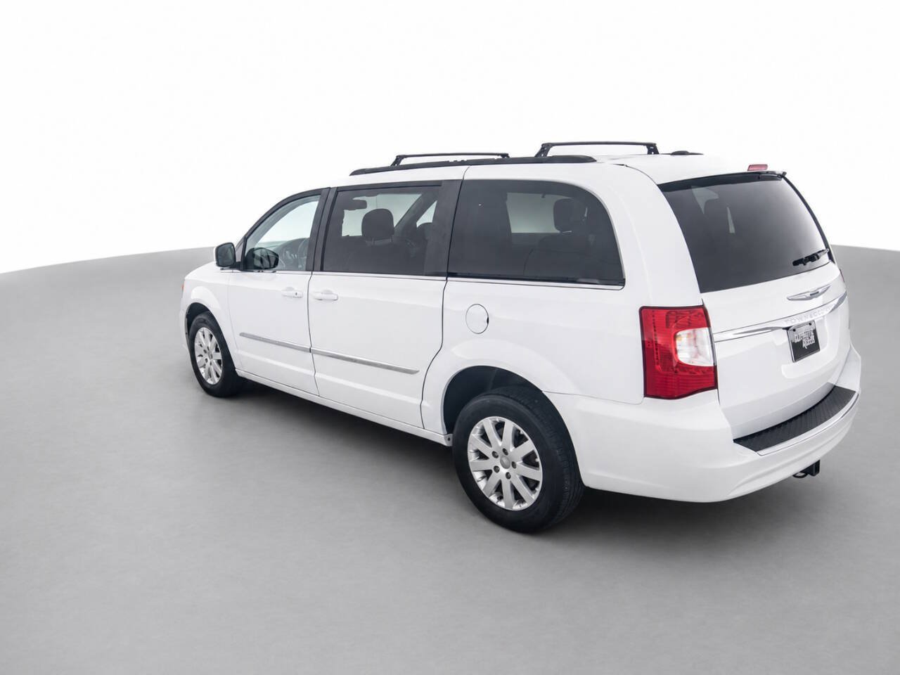 Used 2016 Chrysler Town & Country Touring FWD image 7