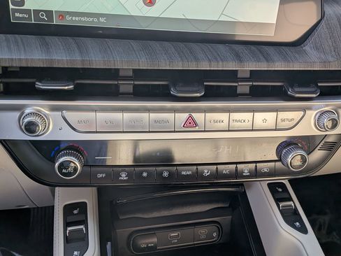 Used 2024 Kia Telluride EX w/ EX Captain's Chair Package image 30