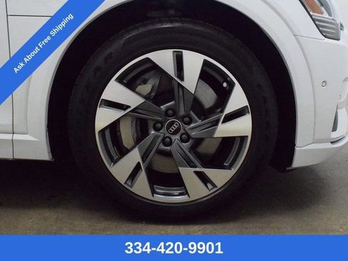 Used 2021 Audi e-tron Premium Plus w/ Premium Plus Package image 34