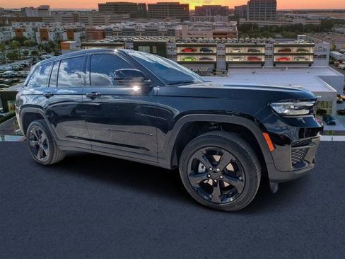 New 2025 Jeep Grand Cherokee Altitude AWD/4WD image 1
