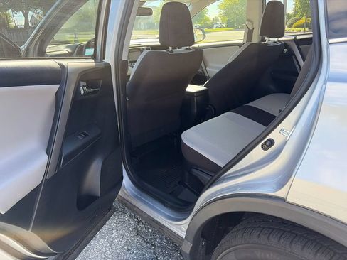 Used 2018 Toyota RAV4 XLE AWD/4WD image 11