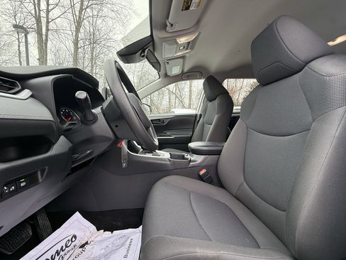 Used 2022 Toyota RAV4 LE image 22