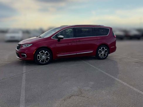 New 2026 Chrysler Pacifica Pinnacle image 5