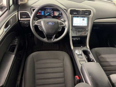 Used 2018 Ford Fusion SE w/ Fusion SE Technology Package FWD image 14
