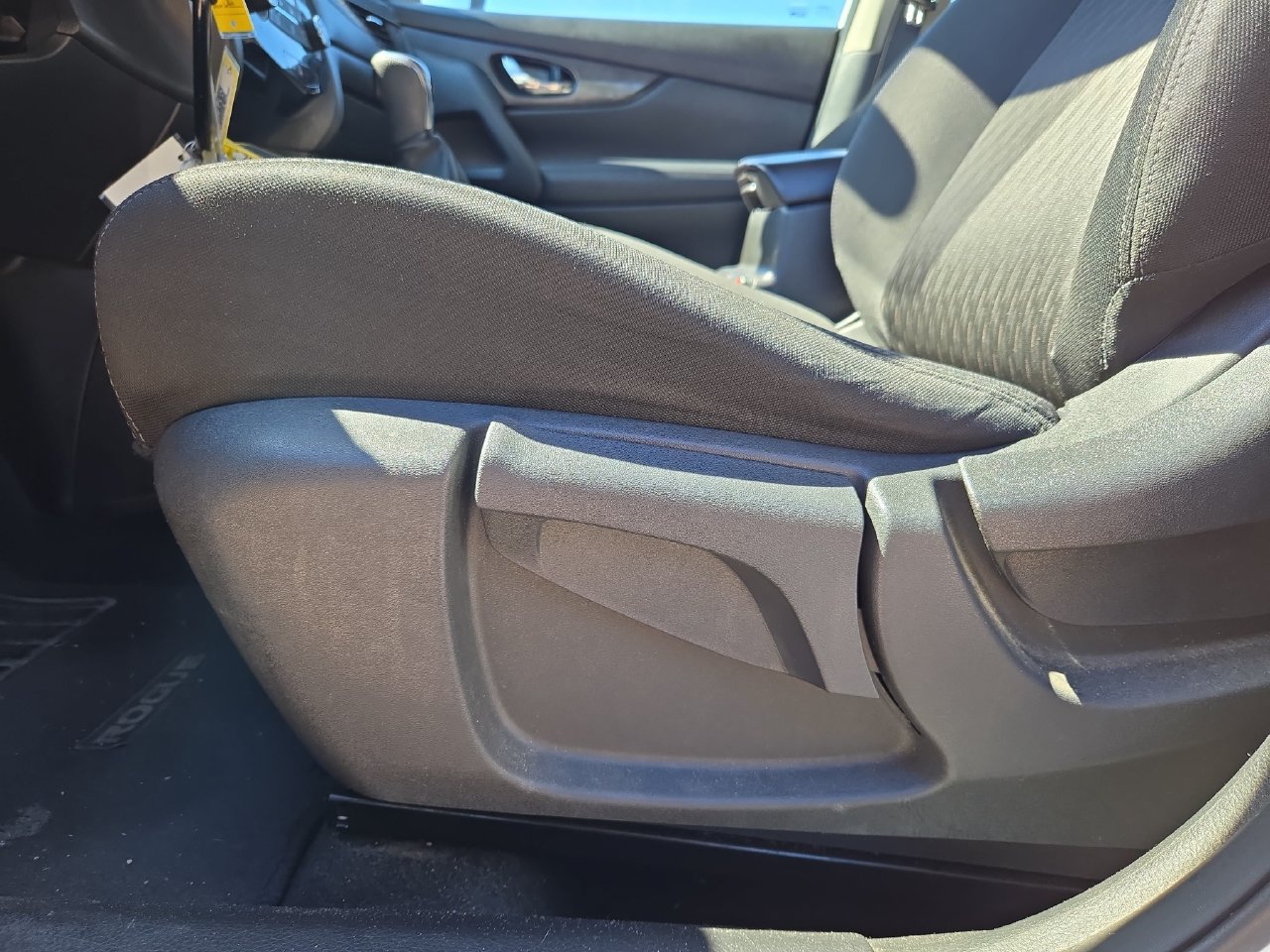 Used 2018 Nissan Rogue S FWD image 19