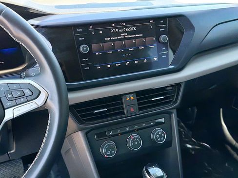 Used 2022 Volkswagen Taos SE image 25