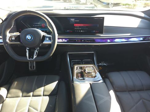 Used 2024 BMW i7 M70 w/ Executive Package image 33