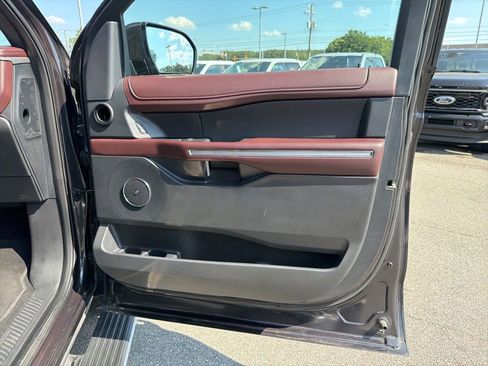 Used 2024 Ford Expedition Limited AWD/4WD image 24