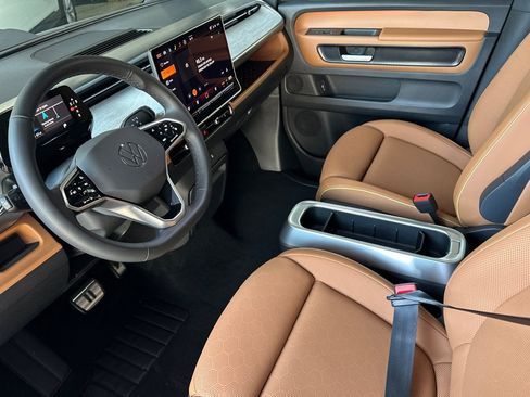 New 2025 Volkswagen ID. Buzz Pro S Plus RWD image 8