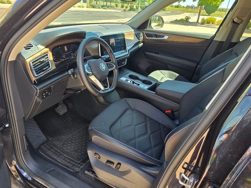 Used 2025 Volkswagen Atlas SE AWD/4WD image 26