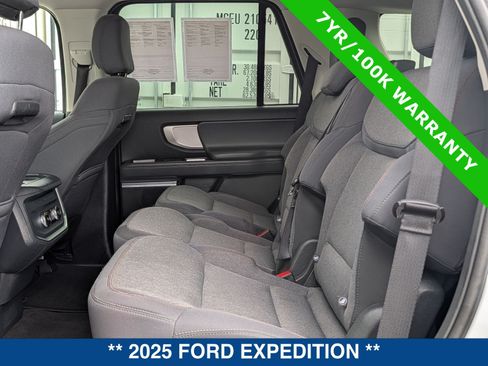Certified 2025 Ford Expedition Active AWD/4WD image 18