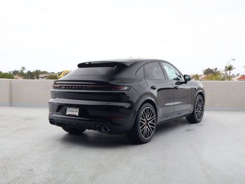 New 2026 Porsche Cayenne Coupe AWD/4WD image 9