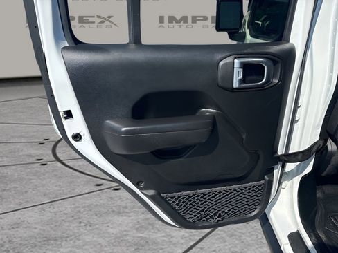 Used 2021 Jeep Gladiator Sport AWD/4WD image 26
