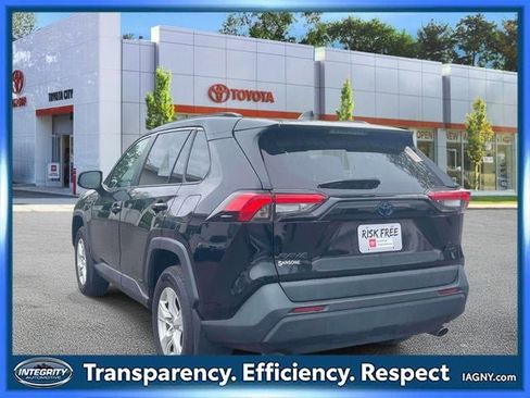 Used 2021 Toyota RAV4 XLE w/ XLE Grade Weather Package AWD/4WD image 7