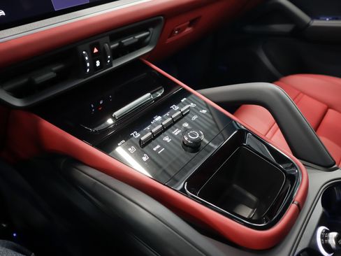 New 2026 Porsche Cayenne image 18