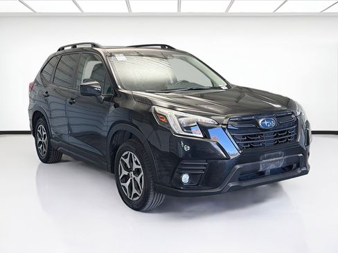 Used 2024 Subaru Forester Premium image 3
