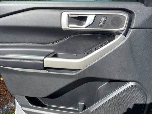 Certified 2020 Ford Explorer XLT w/ Equipment Group 202A AWD/4WD image 16